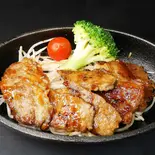 牛カルビ鉄板焼き（お好み焼き 鉄板焼 満まん）