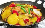 干锅土豆片 じゃが芋の汁なし火鍋（ビャンビャン麺 朋友）
