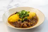 すじこん煮込みソースのオムライス（ギャン）