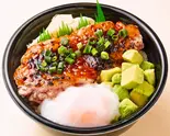 炭火風味ねぎとろアボカド温玉丼 (91)(魚丼 武蔵新城駅南口店)