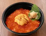 うに・いくら丼（すしざむらい 歌舞伎町輝ビル総本店）