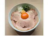 吊るし焼きチャーシュー鶏油まぜそば(make noodle かしぐ)