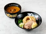 にんにくつけ麺(チャーシュー1枚・薬味ネギ・ホウレン草・おろしニンニク)（ゴル麺。 THE GOLDEN TSUKEMEN）