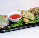 春巻きの盛合せ Assorted spring rolls（Asian Dining RIYASA）