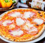 ピッツァ・サラミと赤玉ねぎ Pizza Salami & Red Onions(ラテッラ)