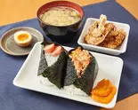 戸越屋名物“戸越丸”(唐揚げ)セット（米がおいしいおにぎり戸越屋戸越銀座本店）