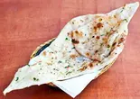 炭焼きガーリックナン【GARLIC NAAN】（インド料理 ケバブ ＆ ビリヤニ ハウス Indian Restaurant Kebab ＆ Biryani house）