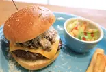 チーズマッシュルームバーガー (ポテト・ピクルス付き)（SAUCE UP BUGER）