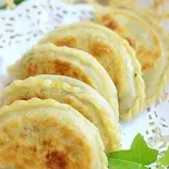 沙县韭菜盒子(ニラパイ)1個（友誼食府 立川店）