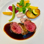 春のジビエ 蝦夷鹿のロースト ポワヴラードソース（レストラン ラ・セゾン）