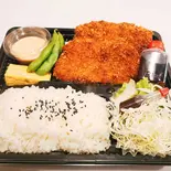 まぐろタルタルバンバン弁当（まぐろ屋 炭太郎）