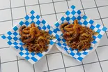 [一つ頼むと一つ無料]イカ天ぷら+すあげたまねぎ(1+1) / Squid Tempura + Deep-Fried Onions (1+1)（NEWYORK burger）
