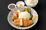 【ご飯またはキャベツ大盛り無料!】ロースとんかつ×ヒレかつ弁当(嬉嬉豚とんかつ『君に、揚げる。』池袋本店)