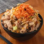 キムチオニオンガーリック焼き豚丼肉大盛 (お肉400g)（オーシャンダイニング池袋店）