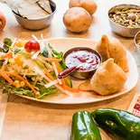 サモサ2P＆サラダ Samosa (2 Pieces) ＆ Salad（インド料理レストランSURAJ西田辺店）