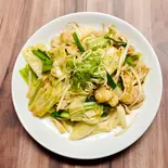 牛ホルモンとキャベツの甘辛炒め（マイちゃん ラーメン）