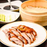 本場の北京ダック半羽(16ロール分)（民福 北京烤鴨店 高田馬場店）