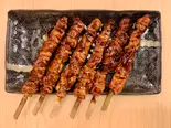 鶏もも串6本セット【タレ】(大衆酒場 鳥さむらい 新宿三丁目店)
