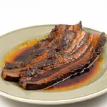 豚バラの醬油煮込み(1枚) 大块把子肉(1片)（The Family 麻辣大学 ららテラス HARUMI FLAG店）