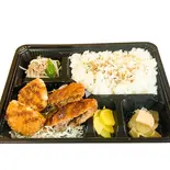 コロッケとメンチカツ弁当（大玉たこ焼きとお弁当の店【あきない】）