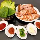 豚足(大) Pig Feet (Large)（焼肉ソウル）