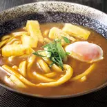 温たまカレーうどん（名物！出汁の効いたカレーうどん 土佐堀 亀一）
