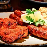 チキン.シークケバブ盛り合わせChicken tikka (2 pieces) Seek Kebab (2 pieces)（本格カレースターケバブ ビリヤニ ハラル専門店）