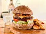 チリビーンズチーズバーガー(フライドポテト付)（Blue Green BURGER 市川店）