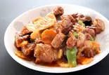 【五香排骨】スペアリブと野菜の炒め(中華 東海飯店 大門本店)