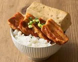 染み豆腐豚角煮丼 Soaked Tofu Kakuni Rice Bowl（トロじゅわ煮込食堂 豚角丸 内田橋）