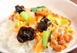 豚肉とキクラゲ、玉子炒め丼(木须肉盖饭)（香郷源）