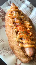 ソーセージカレーパン（カリーと肴ミスターNO）