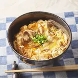 旨出汁！厳選豚カルビの卵とじ丼（丼ぶりとうどん つるや 東葛西店）