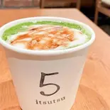 黒みつ抹茶ラテ Mサイズ(アイスのみ)（Hilo Hawaiian Donut）