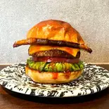 シラチャーベーコンチーズバーガー（BURGER CAMPBOYA）
