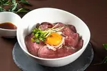 ローストビーフ丼（dining room HiNaTa）