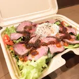 ローストビーフ丼（ダイニングバル パスポート）