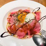 ローストビーフ丼(diningbar tsubaki)