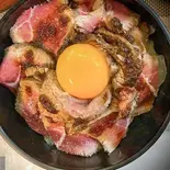 ローストビーフ丼（古ハグラ酒場モノンクル）