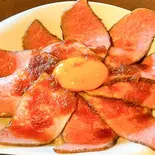 ローストビーフ丼（豚・牛・鶏のガッツリどんぶりメシ【Fluke(フルーク)】）