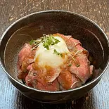 ローストビーフ丼（餃子と地ビール いち）
