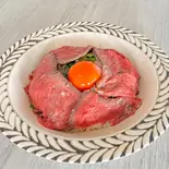 ローストビーフ丼（CAFE＆BAL IKOINOBA）
