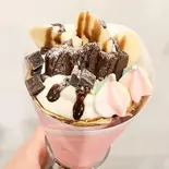 贅沢バナナガトーショコラ生クリームクレープ（sweets bar jsjs）
