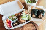 自然派鶏の唐揚げ(4個)+オーガニック玄米おにぎりサラダセット(cafeStayHappy)