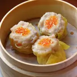 蟹籽乾蒸燒賣/Steamed pork and shrimp “Siu-mai”/豚肉と海老入りの蒸しシュウマイ(3個)(香港飲茶点心厨房)