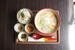優しい味噌汁セット(小鉢3種/油みそ・にんじんしりしり・もずく)(いつでも朝ごはん東町店)