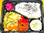 豚肉と野菜の炒め弁当(餃子工房ちびすけ 梅田総本店)