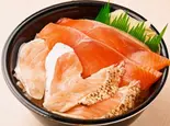 サーモン焼きハラストロサーモン丼(94)（魚丼 中村橋駅北口店）