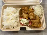 自家製塩ザンギ弁当（多国籍料理居酒屋なんでやねん）