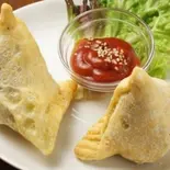 サモサ 2本 (SAMOSA 2p)(インド・アジアン料理ハヌマン雪谷店)